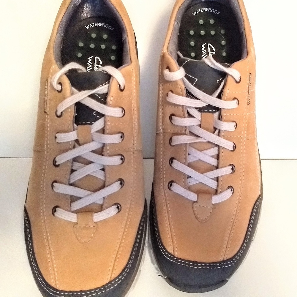 Clark's shoes men 9.5 tan suede
